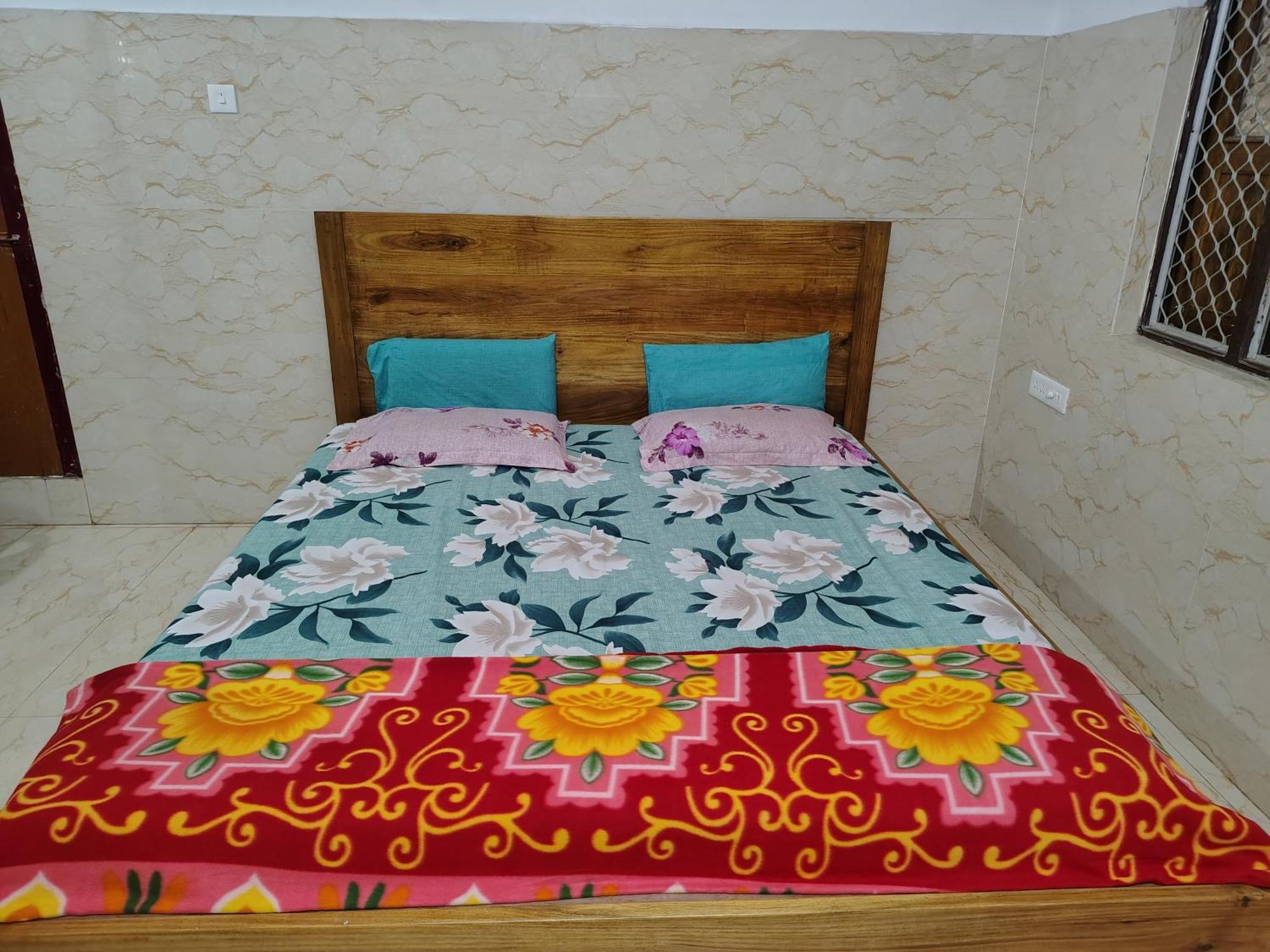 Gourinandan Homestay *
